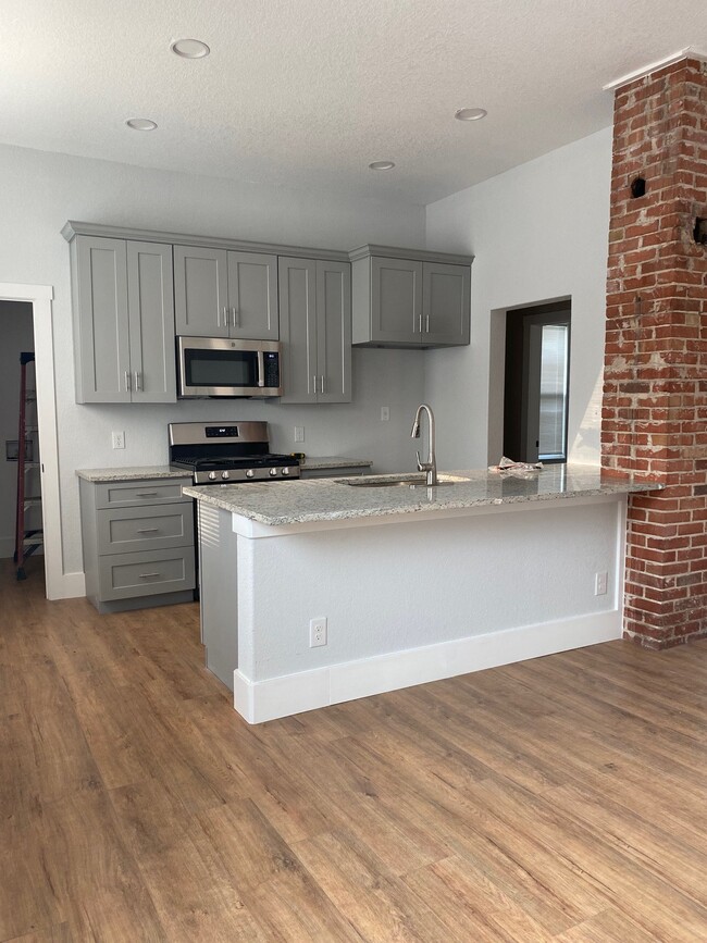 Photo - 439 Dunning Ave