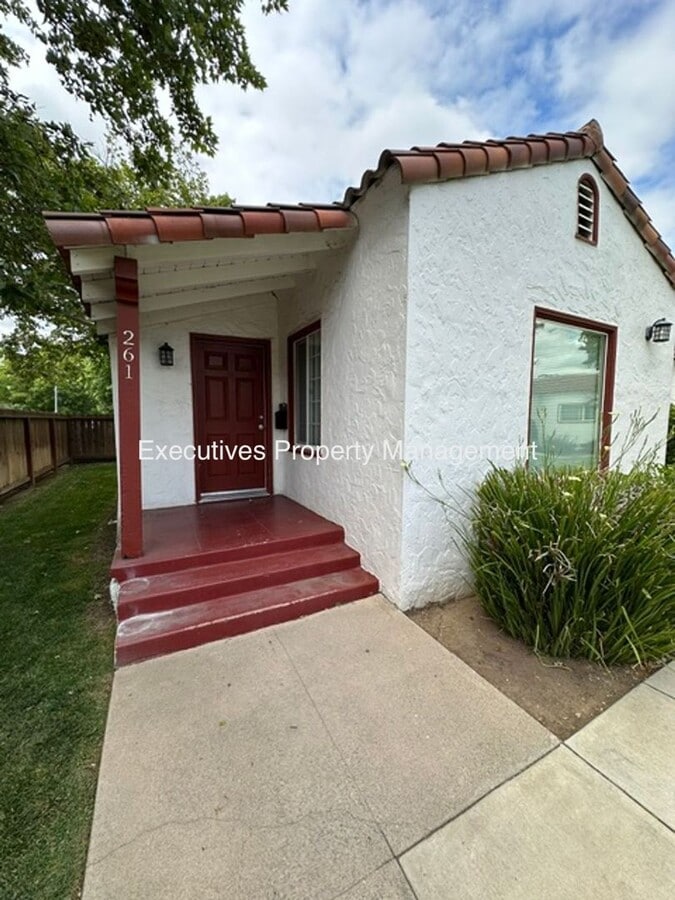 Photo - 261 W 19th St
