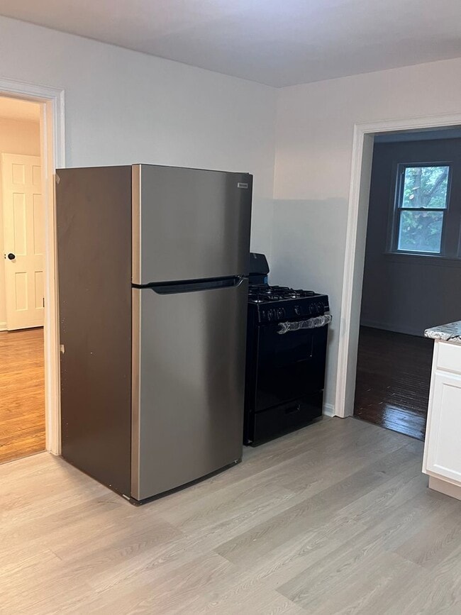 Photo - Charming 2-Bedroom Upper Unit – Spacious L... Unit Up