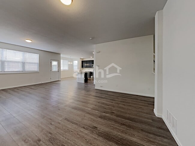 Photo - 7942 Guinness Way