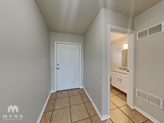 Photo - 1698 Prairieview Ln