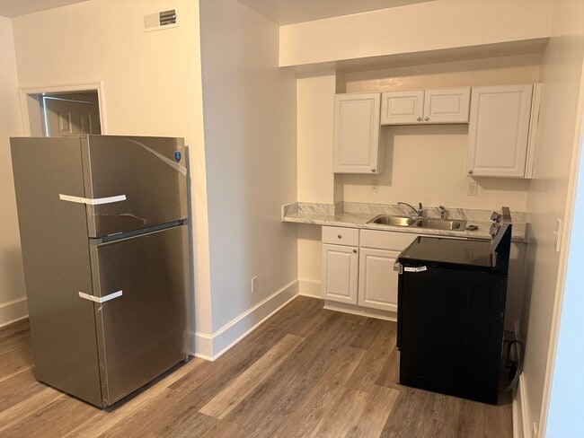 Building Photo - 28 S Chappell St Unit #28