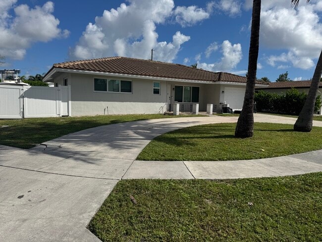 Photo - 580 NW 13th Dr