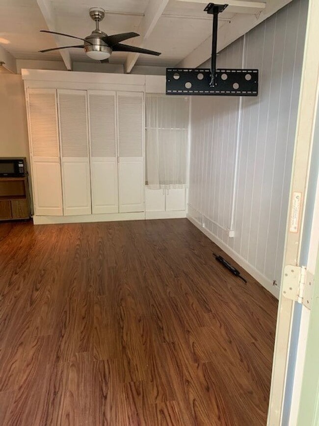 Photo - Waikiki Studio Unit - Electric, Water & Sewer included - Avail now!