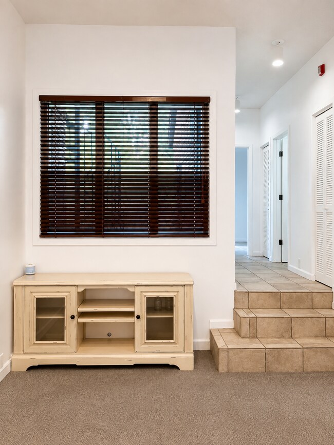 Front Entrance/Hallway