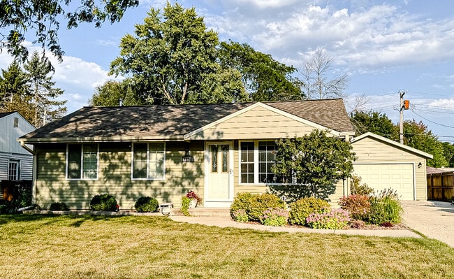 Building Photo - 7130 N Navajo Ave