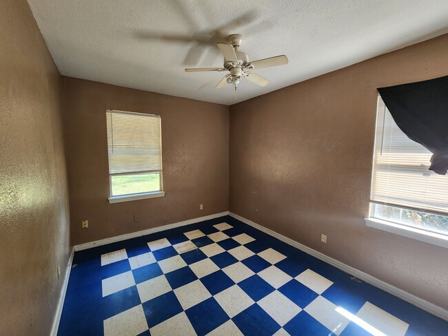 Photo - 1654 Dickinson St