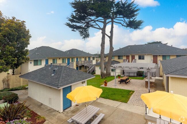 Courtyard - Sea Breeze Apartments for rent in Marina, CA
