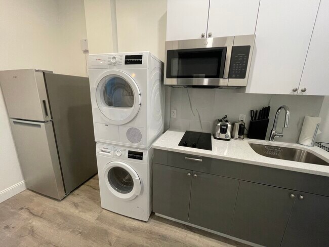 Photo - 336 E 15th St