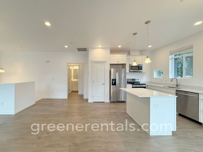 Photo - 1944 Olympia Ave NE