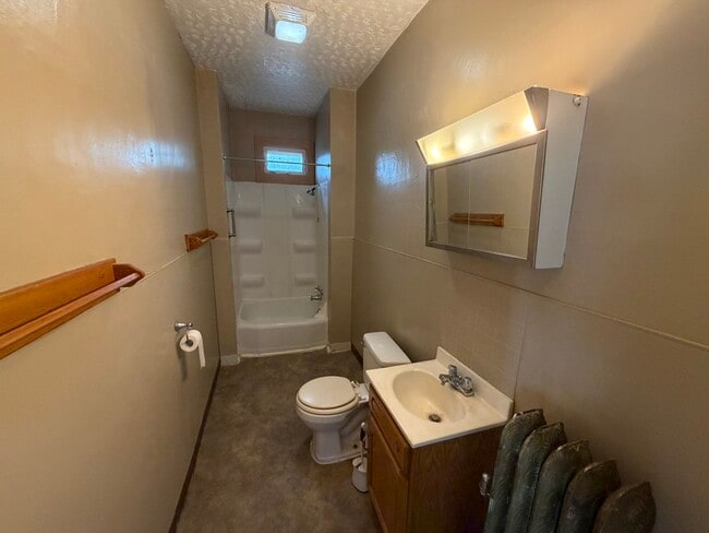 Photo - 132 E Main St