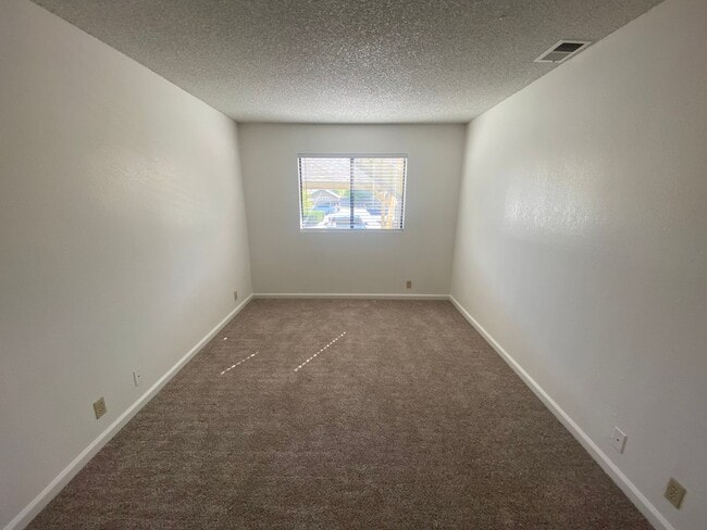 Photo - Remodeled 2 Bedroom Apartment - La Tierra Garden Apartements Unit 9339-30