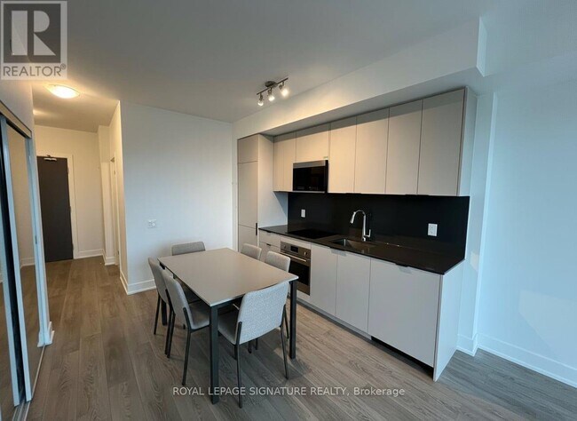 Photo - 2088 James St Unit 504