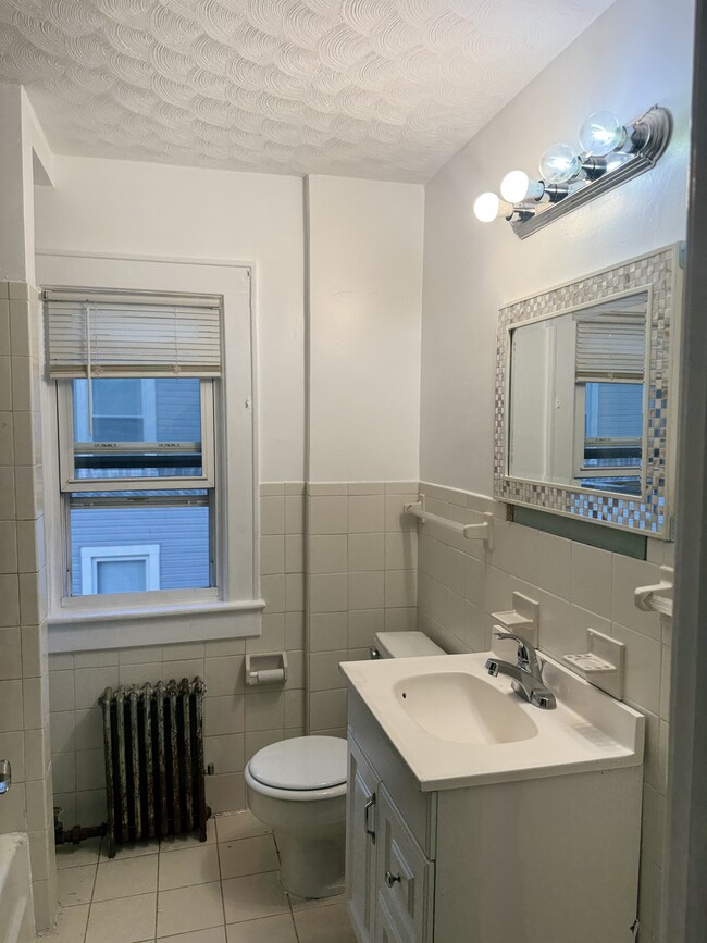Bathroom - 836 W 6th St Unit #2