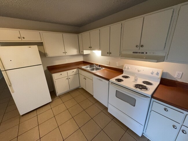 Photo - 1906 Cedarhill Dr Unit 1906 Cedarhill B