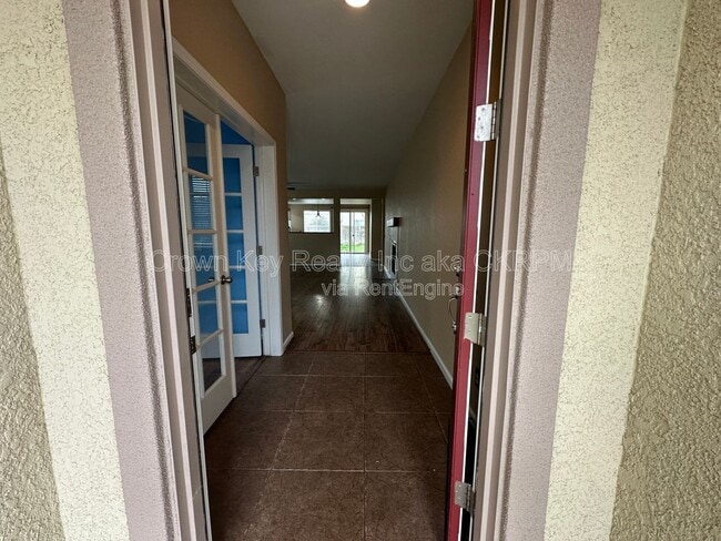 Photo - 2568 Tapestry St