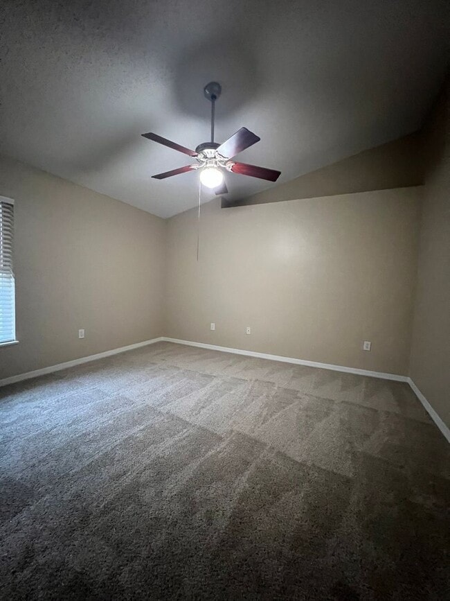 Photo - Beautiful 4/2 with 2 Car Garage in the Wek...