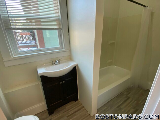 Photo - 100 River St Unit 2