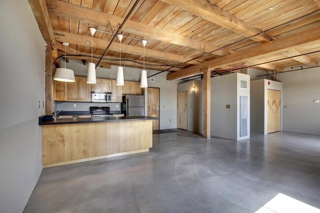 Building Photo - 127 5th St NE