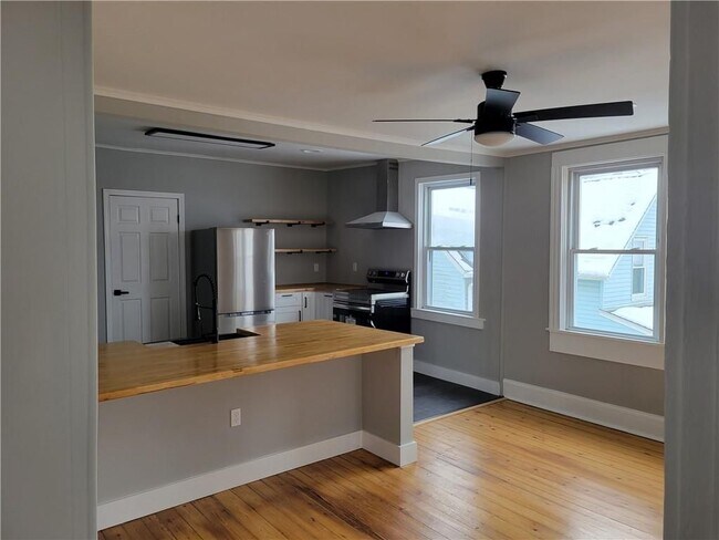 Photo - 13 Livingston Pl