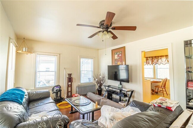 Photo - 625 N Main St Apartamento