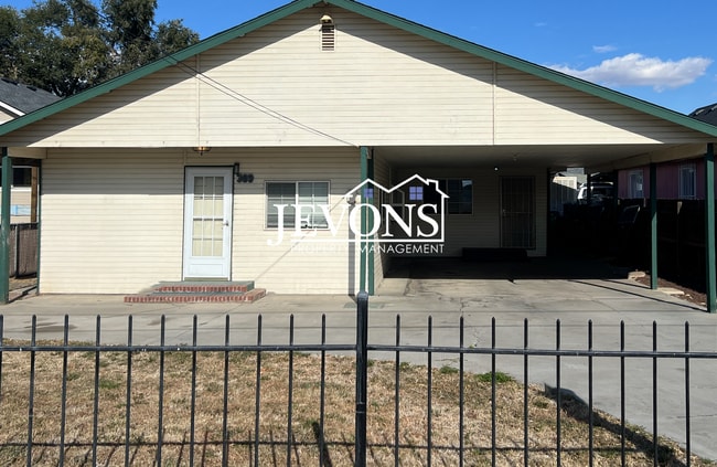 Charming 3-bedroom home with carport parki... - Charming 3-bedroom home with carport parki...