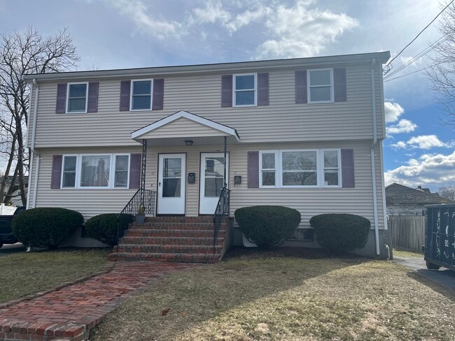 Building Photo - 13 Ellen Ter Unit 13 Ellen Terrace