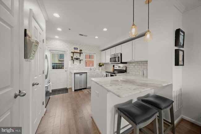 Photo - 1043 5th St SE