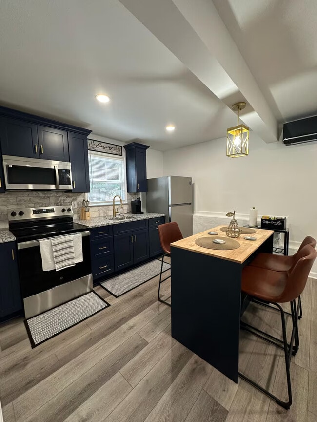 Photo - 2700 Pine Log Way