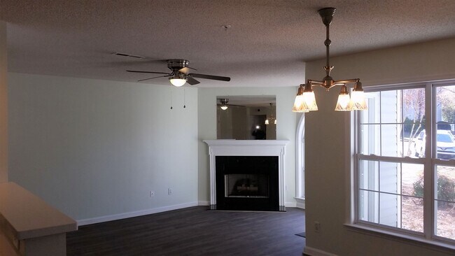 Photo - 214 Quietwood Dr