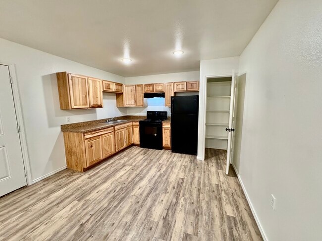 Photo - Elliston Commons