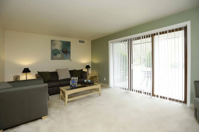 Living Area - Aspen Ridge