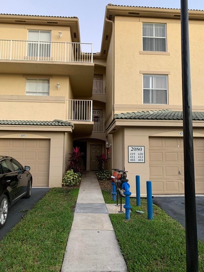 Building Photo - 2080 Greenview Shores Blvd Unit 404