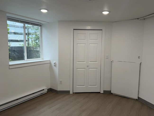 226 S Lucas St Unit 1