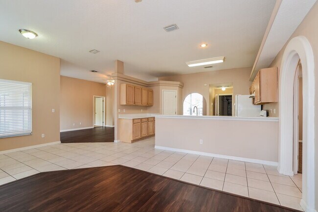 Photo - 1604 Silhouette Dr