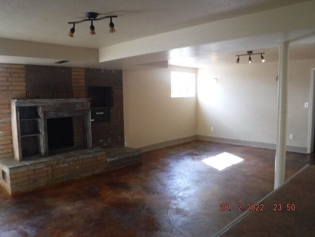 Building Photo - Studio Apartment