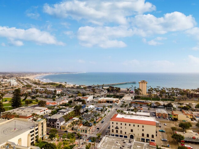 OCEAN VIEWS AND DOWNTOWN VIBES - OCEAN VIEWS AND DOWNTOWN VIBES House