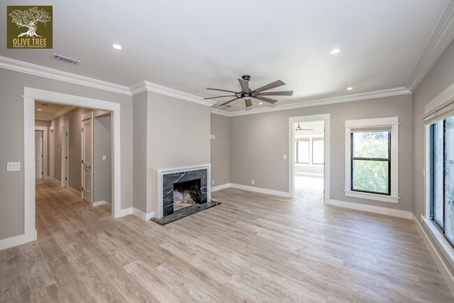 Photo - Marengo Unit 494 South Marengo