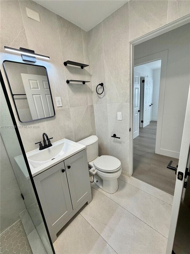 Photo - 11 Sidonia Ave Unit 3