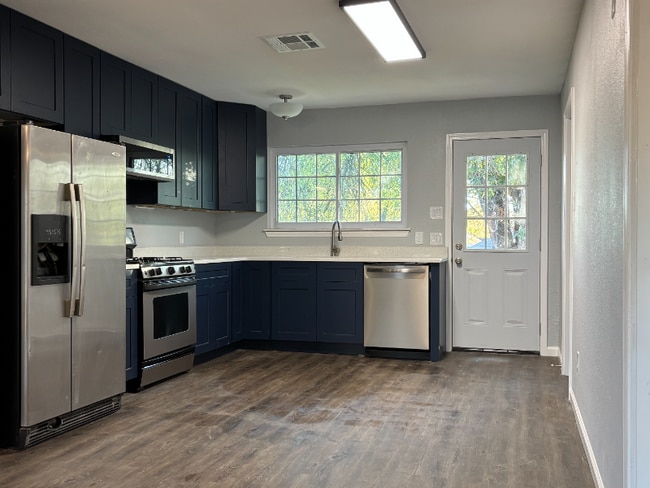 Photo - 2325 Lakehurst Dr