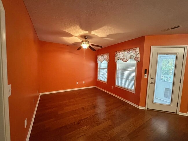 Photo - Williamsburg Subdivision!