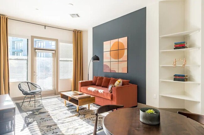 Photo - 555 N College Ave Unit ID1014360P