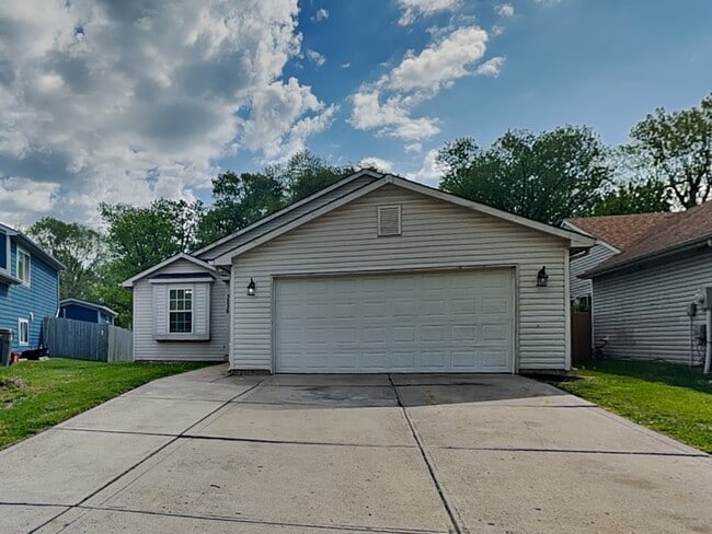 Building Photo - 3235 Keystone Lakes Way