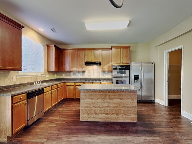 Photo - 238 Larktree Ln