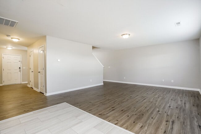 Photo - 4745 Queen Pierrette St
