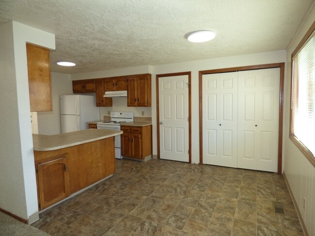 Photo - 2081 Elmwood Dr S