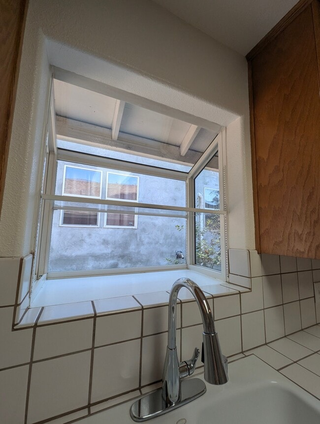 Photo - 930 Bird St