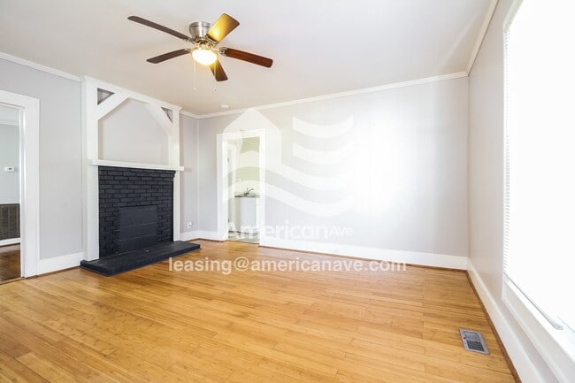 Photo - 210 Farmer St