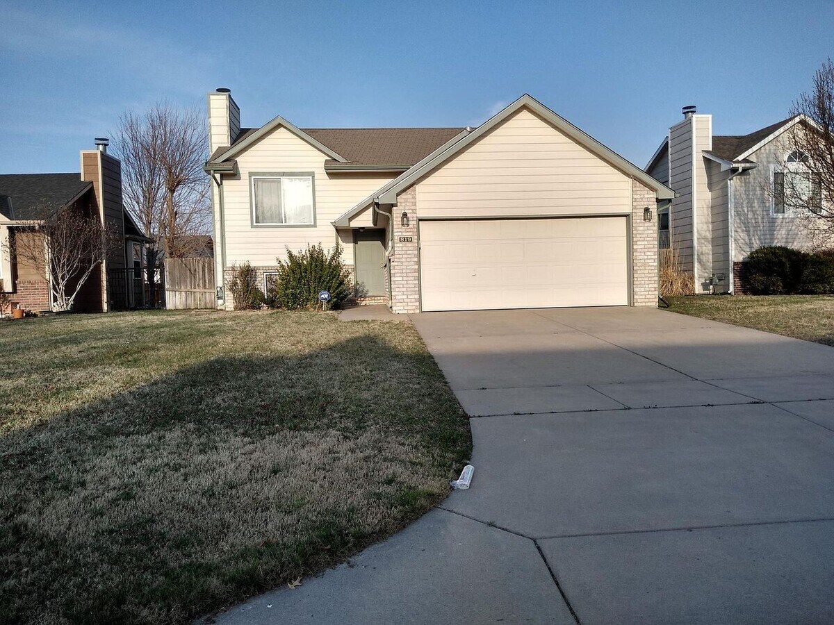 Photo - 819 S Todd Cir House