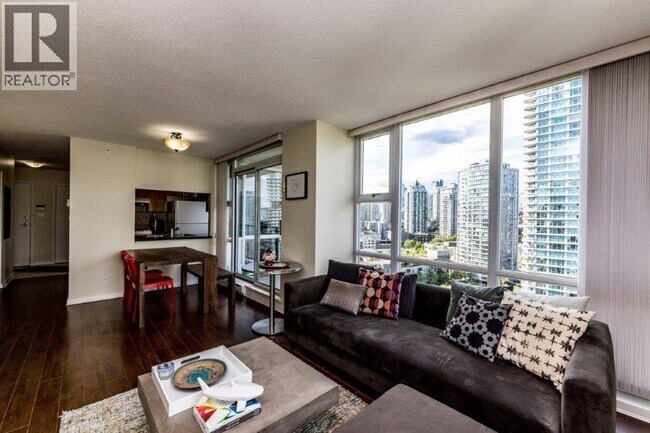 Photo - 1077 Marinaside Crescent Unité 2007